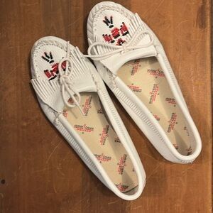 Minnetonka Thunderbird Moccasins. NWOT.